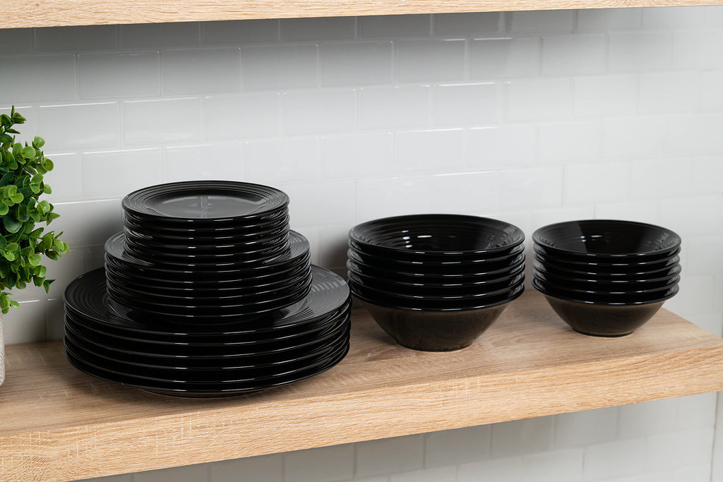 10 Strawberry Street Dinnerware Set